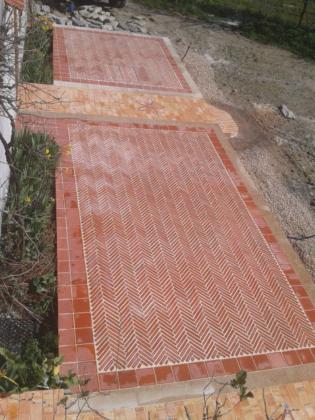 Terrasse, escalier, maison particulière. Carreaux de pavage, carreaux et carreaux émaillés Terrasse, escalier, maison particulière. Carreaux de pavage, carreaux et carreaux émaillés